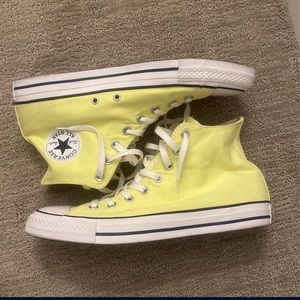 Women’s Yellow high top converse, worn once. In great condition.